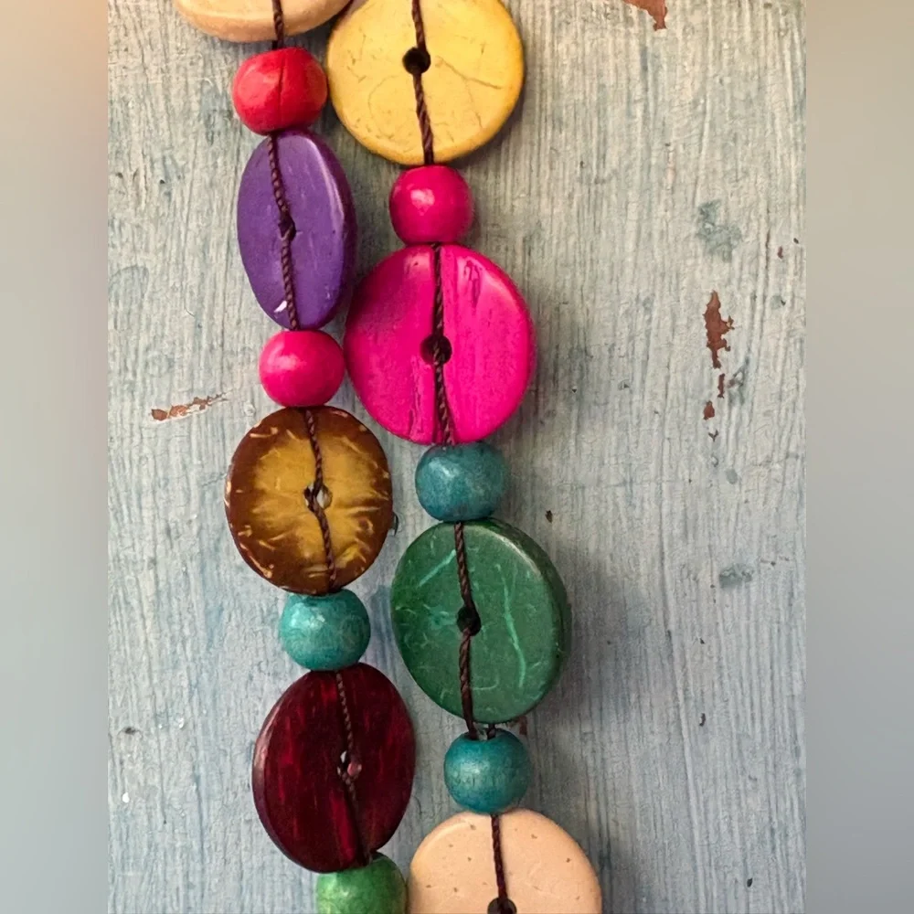 From Cape Town, South Africa a Very Colorful Beaded Necklace - Picture 8 of 10